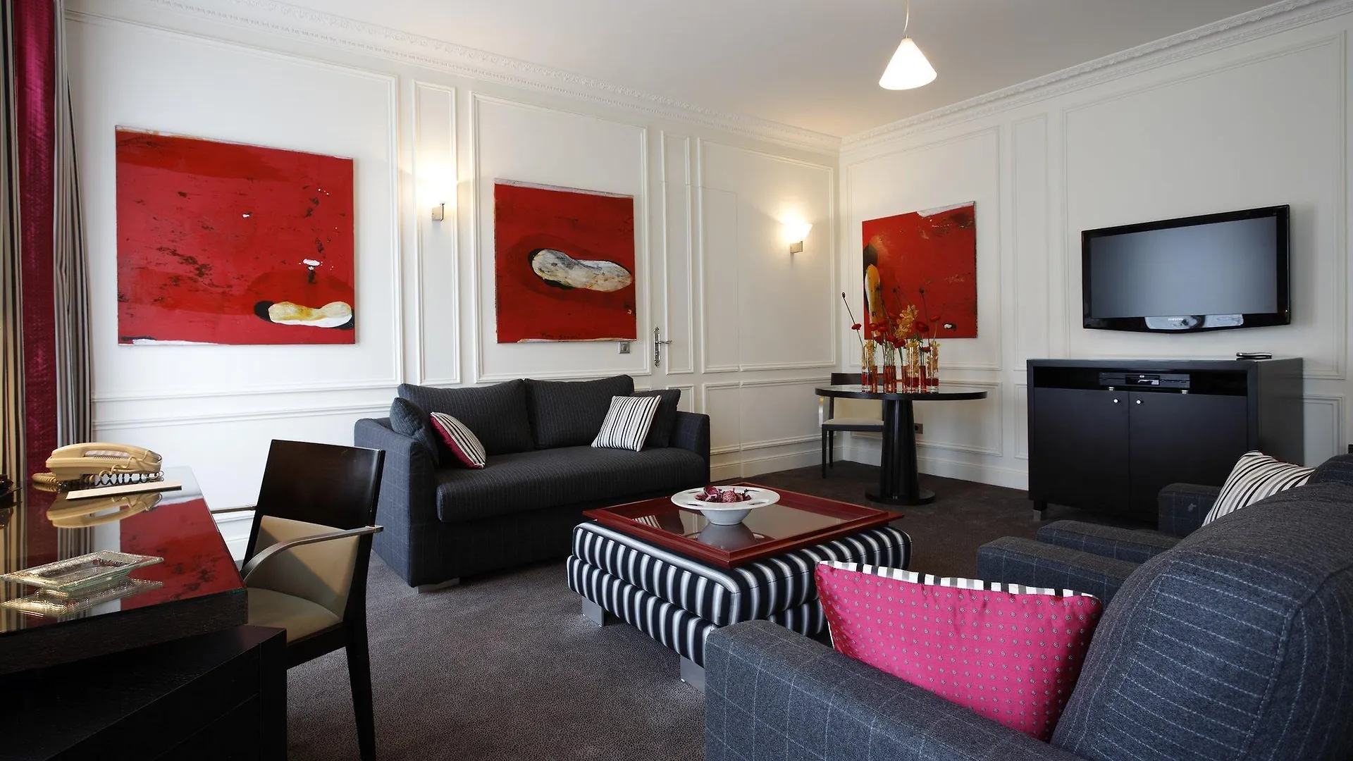 La Tremoille Paris Hotel