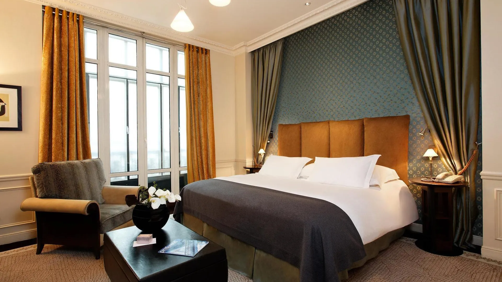 La Tremoille Paris Hotel