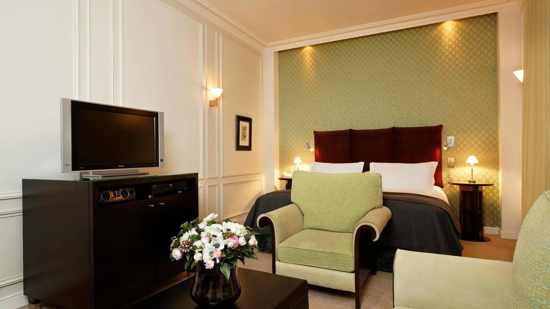 La Tremoille Paris Hotel
