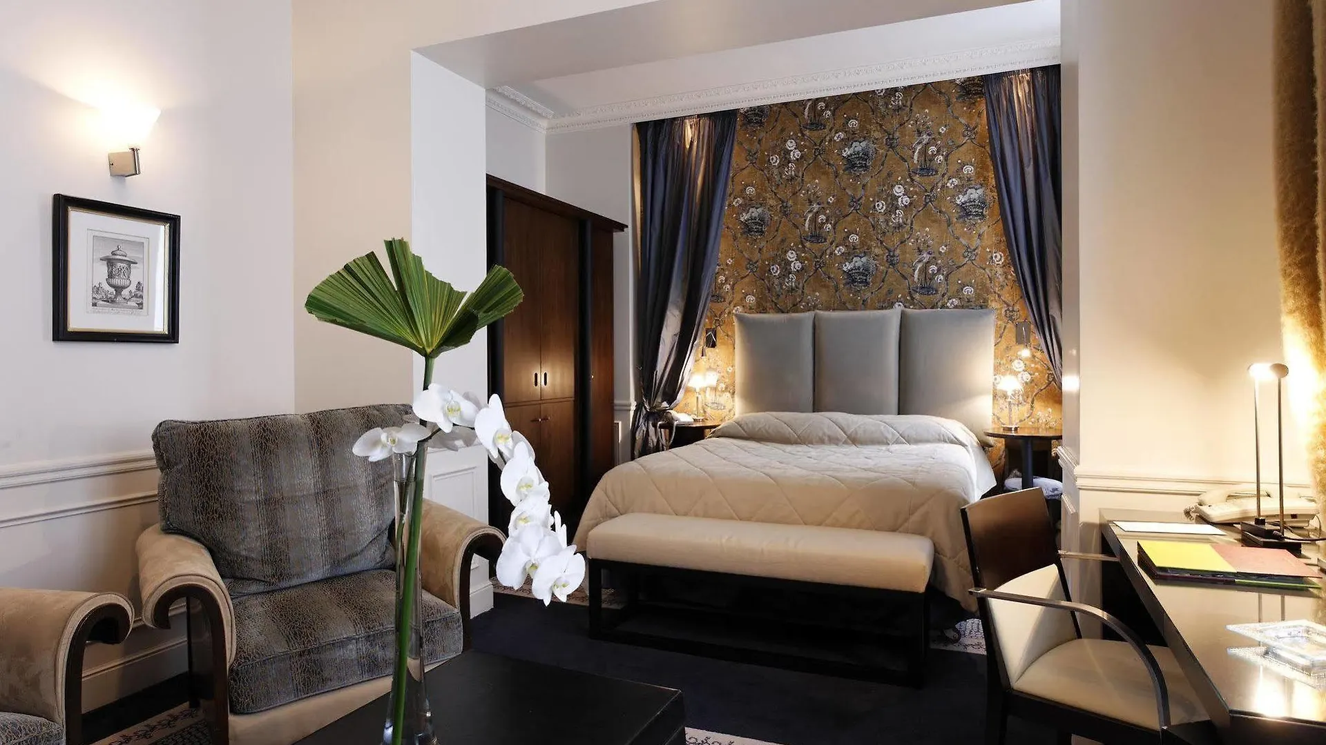 La Tremoille Paris Hotel