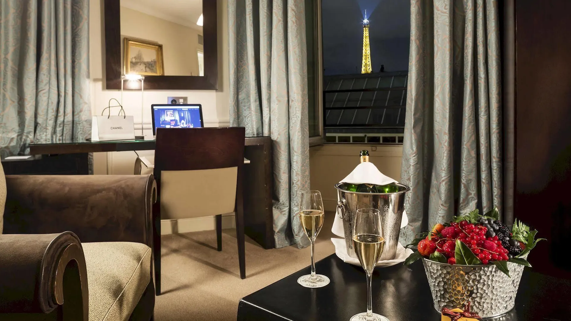 La Tremoille Paris Hotel